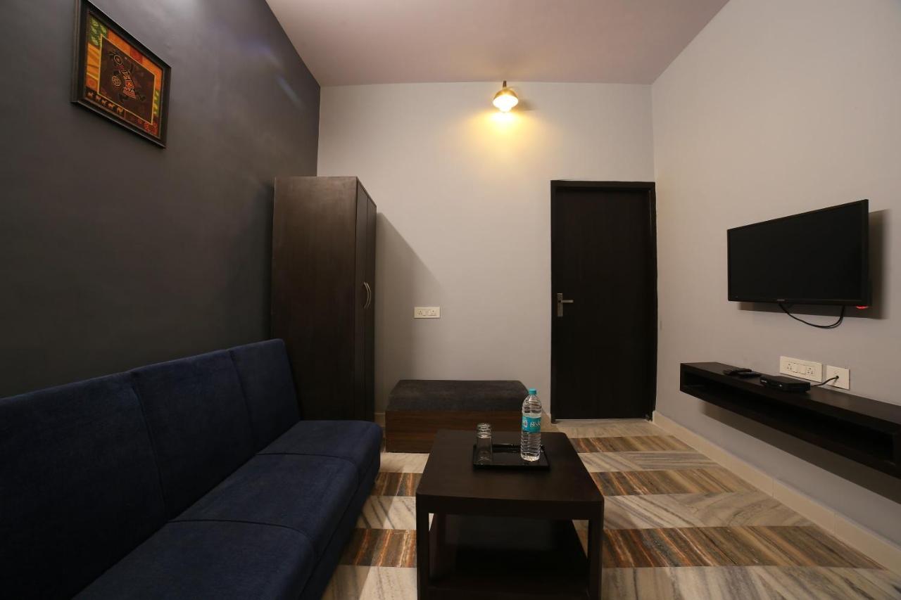 Oyo 16536 Hotel Vasko Джайпур Екстериор снимка