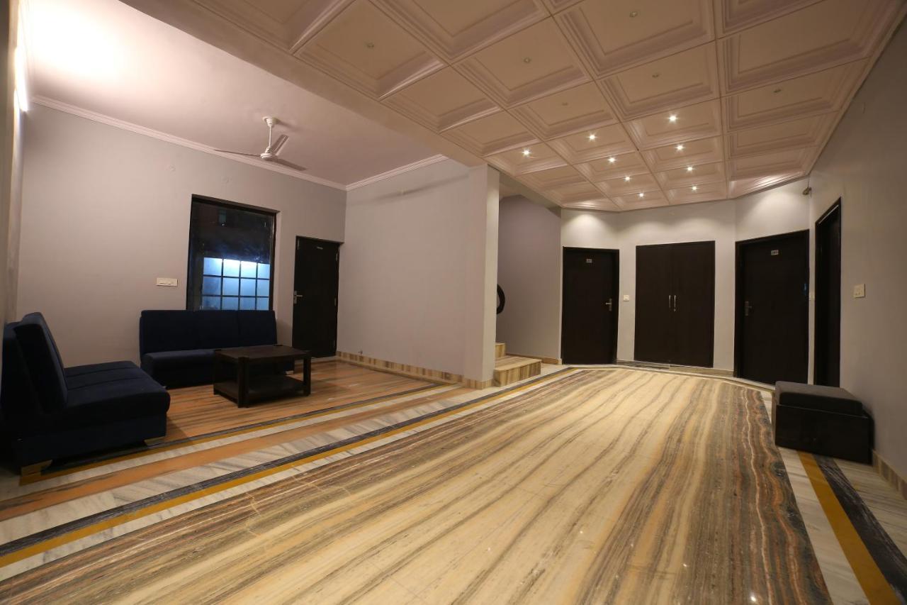 Oyo 16536 Hotel Vasko Джайпур Екстериор снимка